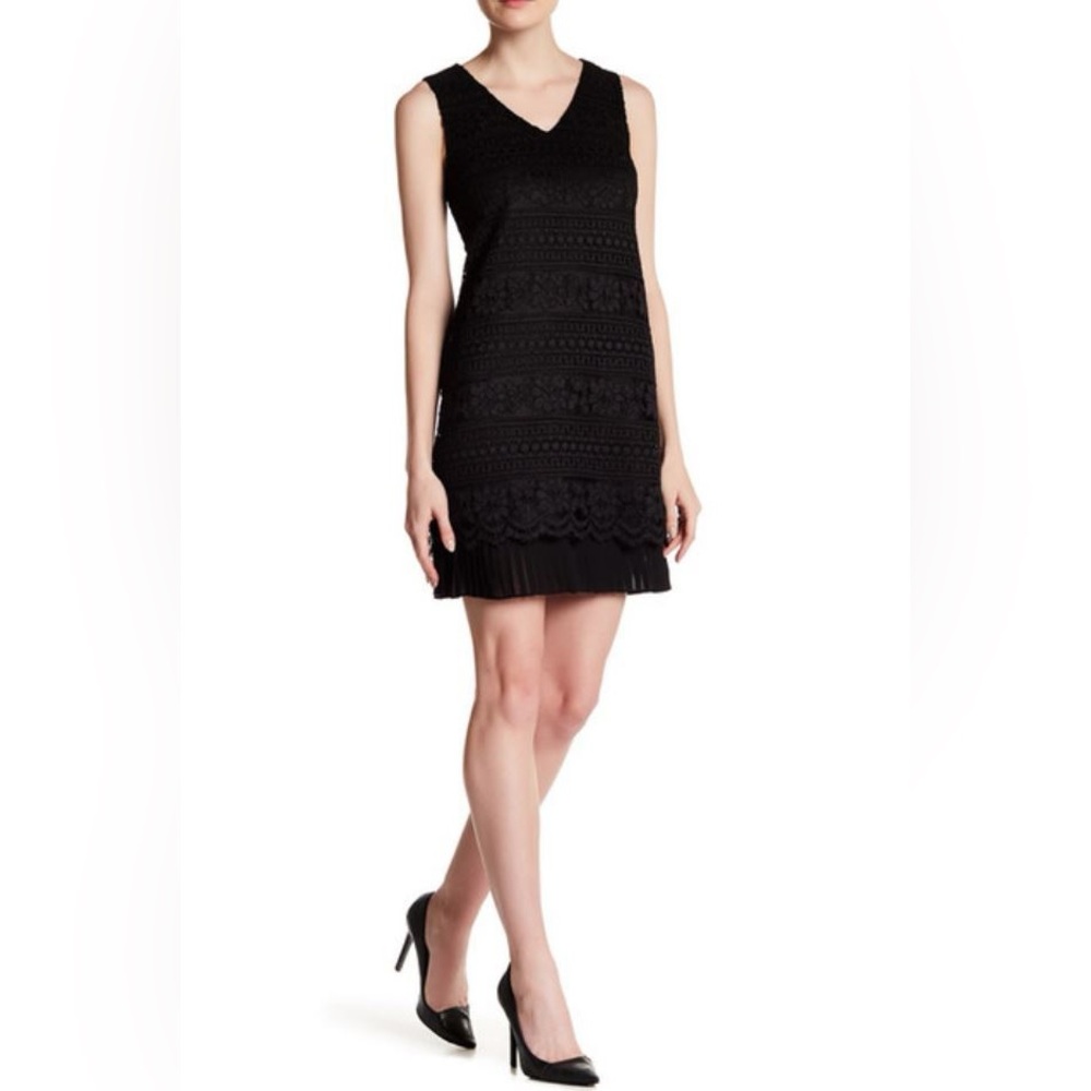 NWT - CeCe Black Floral Lace Shift Pleated Hem Cocktail in Rich Black - 0P